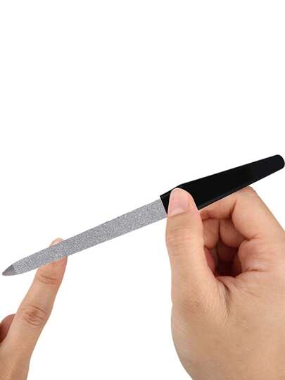 ملف أظافر أسود، أداة استخدام الصالون والمناكير