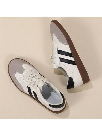 Shoes كاجوال نسائي متقادم بتصميم جيش ألماني | بطانة ناعمة بيضاء | منستوحى من رياضات كلاسيكية قديمة | مثالي للارتداء اليومي، وأنماط الحرم الجامعي، والخروجات نهاية الأسبوع