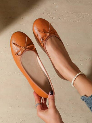 أحذية بالريشة بالينا مستوحاة من الباليه، إصدار ربيع صيف خريف، أحذية منخفضة الحافة ذات وسادة ناعمة ومريحة وخفيفة الوزن وذات كعب منخفض مزينة بفيونكة، فاشن مناسبة للعمل والاستخدام الخارجي، باللون البني