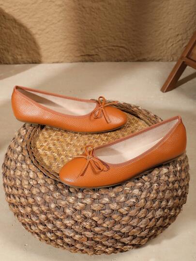 أحذية بالريشة بالينا مستوحاة من الباليه، إصدار ربيع صيف خريف، أحذية منخفضة الحافة ذات وسادة ناعمة ومريحة وخفيفة الوزن وذات كعب منخفض مزينة بفيونكة، فاشن مناسبة للعمل والاستخدام الخارجي، باللون البني