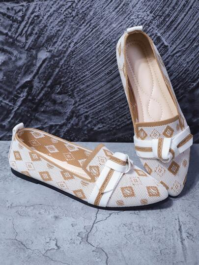 حذاء كاجوال مريح للسيدات بمقاسات كبيرة مع فيونكة أنيقة، رؤوس حادة، تهوية جيدة، بدون أربطة، مقاسات من 36 إلى 43 (المقاس يكبر، يُنصح بطلب مقاس أصغر بمقدار درجة واحدة)