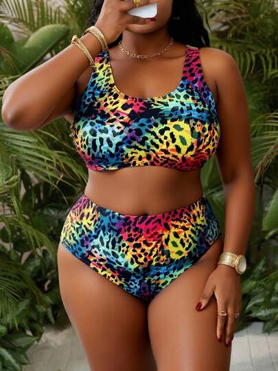 Slaydiva مجموعة ملابس سباحة للنساء المقاسات الكبيرة بطبعات متعددة الألوان، صدرية رقبة دائرية مع كشكشة جانبية وسروال سباحة مطبوع ذو خصر عالٍ، مثير وأنيق للاستخدام اليومي والشاطئ والعطلات