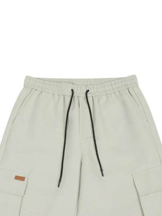 Manfinity LEGND بناطيل كاجوال رمادي داكن للرجال بطول 3/4، تصميم بطبعة علامة جيوب، عصري ومتعدد الاستخدامات