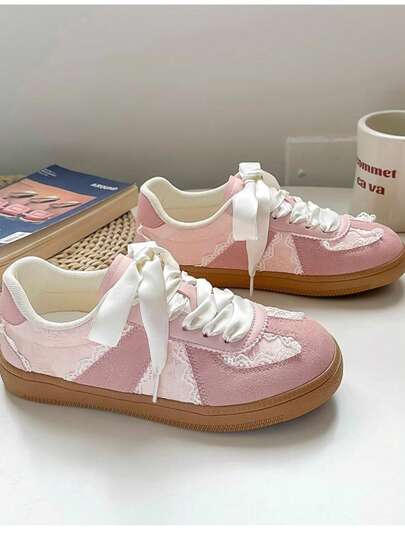 أحذية رياضية مريحة متعددة الاستخدامات للنساء بتصميم شبكي منفذ للهواء وبأربطة للإغلاق ، بتصميم كاجوال شبيه بالرقص الكلاسيكي