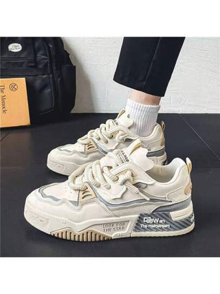 زوج من أحذية رياضية خفيفة وسكيت خارجية للرجال مصنوعة من جلد PU مقاوم للماء بطبعة حرفية، موديل كاجوال