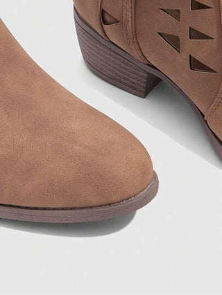 Daringsoles بوت الكاحل ذو الكعب المنخفض البني بطراز غربي قديم بتصميم مفرغ