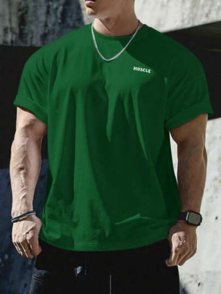 Manfinity Sport Corelite تيشيرت رياضي بياقة طاقم مطبوع بتصميم بسيط، أكمام قصيرة للرجال