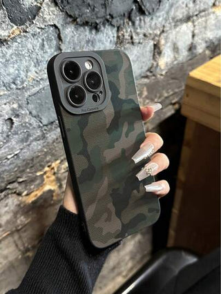 حافظة هاتف مقاومة للانهيار بطبعات عسكرية خضراء مموهة مع طبقة علوية مفرغة مناسبة لأجهزة 14 و 14 برو و 14 برو ماكس ، و 13 وآيفون 13 برو و 13 برو ماكس ، وآيفون 11 وآيفون 11 برو ماكس ، وآيفون 12 وآيفون 12 برو وآيفون 12 برو ماكس ، وآيفون XR وآيفون 7/8 ، وكذلك