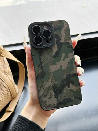 حافظة هاتف مقاومة للانهيار بطبعات عسكرية خضراء مموهة مع طبقة علوية مفرغة مناسبة لأجهزة 14 و 14 برو و 14 برو ماكس ، و 13 وآيفون 13 برو و 13 برو ماكس ، وآيفون 11 وآيفون 11 برو ماكس ، وآيفون 12 وآيفون 12 برو وآيفون 12 برو ماكس ، وآيفون XR وآيفون 7/8 ، وكذلك