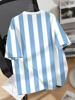 SHEIN قميص رياضي أكمام قصيرة بياقة دائرية تصميم كرة القدم الأرجنتين لأولاد المراهقين، مناسب للصيف