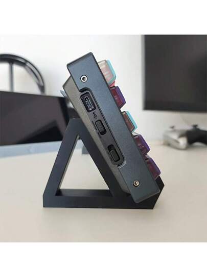 قاعدتان لتوفير مساحة لوضع لوحة المفاتيح ، رف عرض موضي لعرض أو تخزين لوحة المفاتيح غير المستخدمة ، دون وسادة مضادة للانزلاق