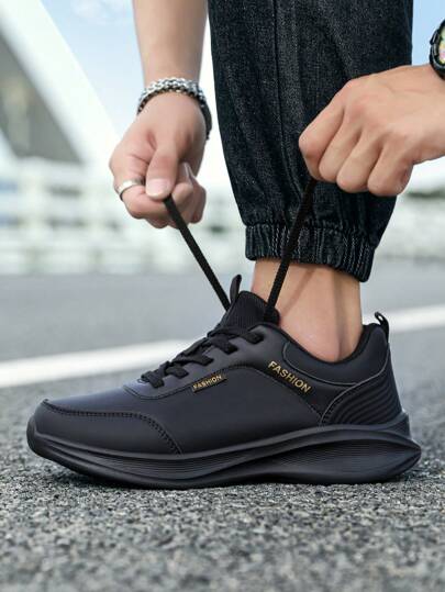 أحذية رياضية للجري والتنفس للرجال، كلاسيكية وأنيقة، أحذية رياضية للجري من قماش الشبك ذات لون أحادي، منخفضة الرقبة، مريحة وليّنة مخففة للصدمات للرياضة والاستخدام اليومي، باللون الأسود