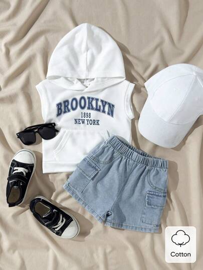 SHEIN Playful Pals 2 قطعة/مجموعة ملابس كاجوال للأطفال الرضع والأولاد، تشمل سترة كم قصير مطبوعة بشعار على الكابوت و شورت جينز مع جيب ذو خصر مطاطي باللون الأزرق، مناسبة للارتداء اليومي والرياضة والنزهات والسفر