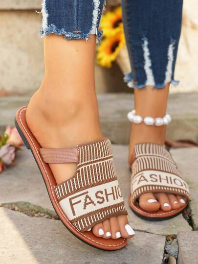 نعال صيفية كاجوال للنساء بطباعة حرفية بألوان متباينة ذات طابع بوهيمي للشاطئ