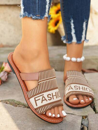 نعال صيفية كاجوال للنساء بطباعة حرفية بألوان متباينة ذات طابع بوهيمي للشاطئ