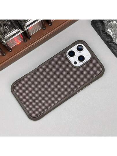 VIETAO غطاء هاتف محمول متوافق مع 16 Pro Max 16Pro، من إطار TPU ناعم مع لوحة خلفية من الكربون الكفار والشحن اللاسلكي المغناطيسي والأزرار المعدنية المطلية، حماية وشكل أنيق