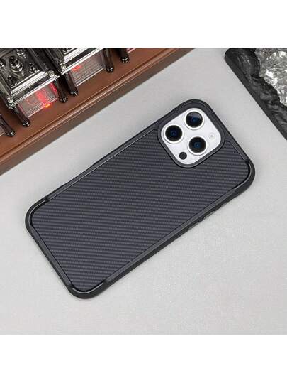 VIETAO غطاء هاتف محمول متوافق مع 16 Pro Max 16Pro، من إطار TPU ناعم مع لوحة خلفية من الكربون الكفار والشحن اللاسلكي المغناطيسي والأزرار المعدنية المطلية، حماية وشكل أنيق