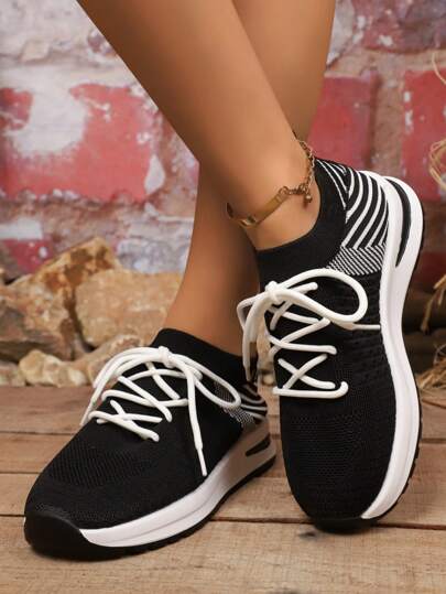 2025 لأحذية رياضية نسائية كاجوال مسطحة بنعل دائري، بنمط أربطة للأحذية الكبيرة المقاسات، قابلة للتهوية و ملونة