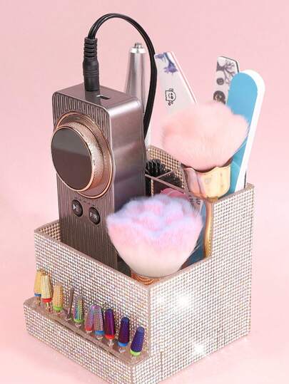 صندوق تخزين أدوات الأظافر ذو حجم كبير وشفاف مع زخرفة من الترتر ، بطراز لامع وأنيق ، بنمط مربع ثلاثي الأبعاد متعدد الشبكات، مع عدة فتحات لتخزين الأدوات والفصل بينها ، مناسب لطاولة فن الأظافر والمكتب المنزلي