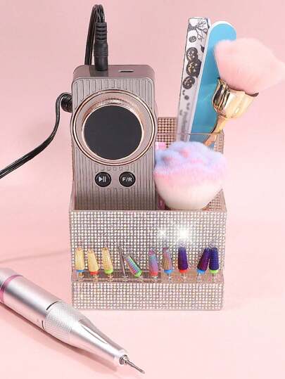 صندوق تخزين أدوات الأظافر ذو حجم كبير وشفاف مع زخرفة من الترتر ، بطراز لامع وأنيق ، بنمط مربع ثلاثي الأبعاد متعدد الشبكات، مع عدة فتحات لتخزين الأدوات والفصل بينها ، مناسب لطاولة فن الأظافر والمكتب المنزلي