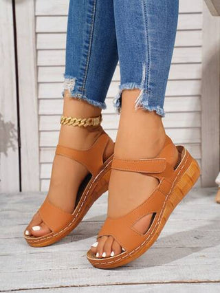 حذاء صندل كلاسيكي 2025 جديد الوصول, مقاس كبير للسيدات , طبقة سميكة الأربطة السحرية خفيف الوزن, ذو تصميم أنيق خطوط الموضة