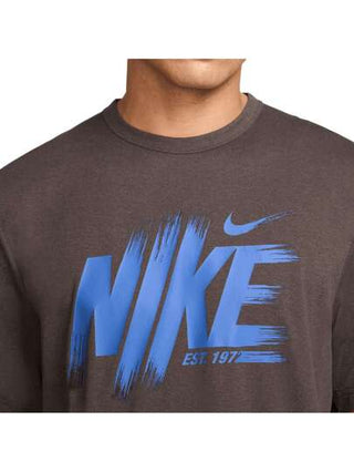 Nike تيشيرت نايكي صيفي رياضي برقبة دائرية للرجال HV0382-237