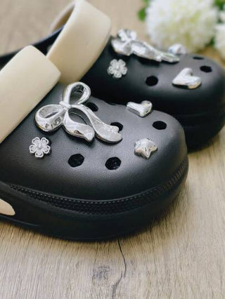 8 قطع إكسسوارات فضية كبيرة بشكل فراشة وقلب قابلة للفصل لإضافتها على الأحذية، اكسسوارات DIY للصنادل والأحذية الرياضية والأحذية المنزلية، هدايا لحفلات المناسبات