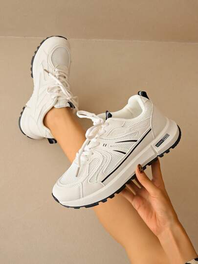 حذاء رياضي طلابي موديل 2025 الجديد، رياضي ذو طراز كاجوال عتيق، أحذية رياضية بكعب منصة، مظهر جامعي متعدد الاستخدامات للسيدات