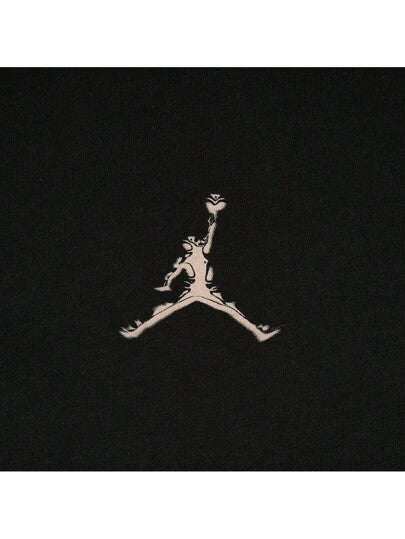 Nike تيشيرت كم قصير بطباعة اسم العلامة التجارية "ج ية"، رقبة طاقم مصنوعة من النسيج المحبوك، لون أسود، JKY8971-010