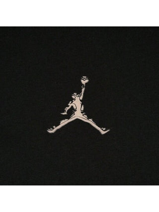 Nike تيشيرت كم قصير بطباعة اسم العلامة التجارية "ج ية"، رقبة طاقم مصنوعة من النسيج المحبوك، لون أسود، JKY8971-010