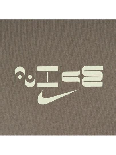 Nike قميص تي شيرت كم قصير بياقة طاقم مصنوع من التريكو للرجال، AS U NSW TEE M90 OC MED GFX BR، رمز المنتج: THQ9267-289