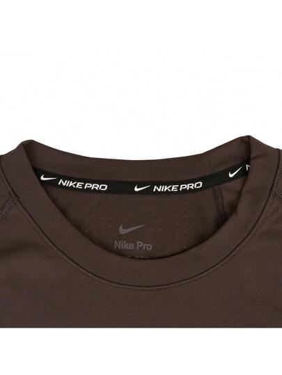 Nike ملابس علوية قصير الأكمام من الحياكة بدون ياقة للرجال بلون THV0410-237