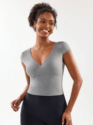 SHEIN Sport Studio تي شرت نسائي قطن أمامه تصميم صلبان مع فتحة رقبة على شكل حرف V، أكمام قصيرة، مناسب للرياضة واليوجا