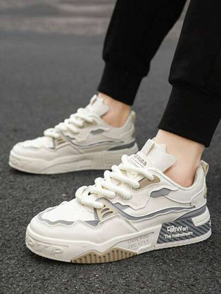 زوج من الأحذية الرياضية الكانفاس المريحة والمتعددة الأغراض للرجال للاستخدام العادي والأنشطة الخارجية، مناسبة لجميع المواسم