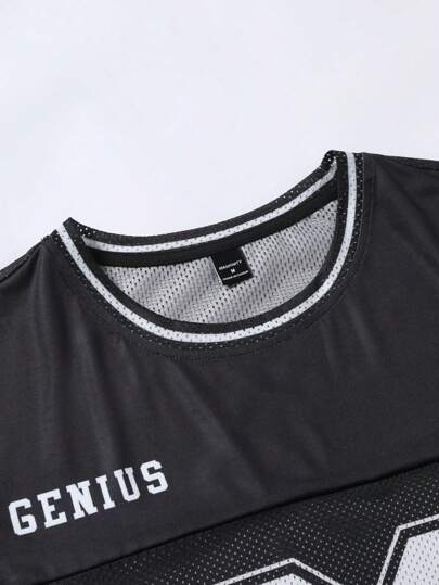 Manfinity Streetrush قميص تي شيرت للشباب بطباعة جرافيك شارع مع أرقام وأحرف 23 قميص جيرسي كبير الحجم قميص رياضي جيرسي للرجال جيرسي للرجال Y2k جيرسي شبكي قميص جيرسي 23 للرجال