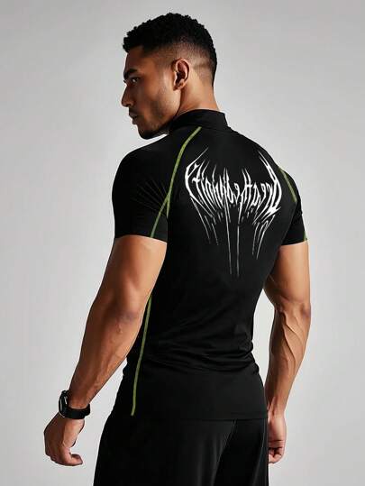 Manfinity Sport Corelite تي شيرت رياضي أكمام قصيرة بفتة ضيق مطبوع بألوان متباينة للرجال