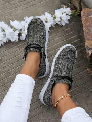 حذاء رياضي كاجوال للنساء بنعل ناعم ومسطح ومضاد للانزلاق وسهل الارتداء، وشيك بطراز رجعي محدود الأشكال ومتعدد الاستخدامات