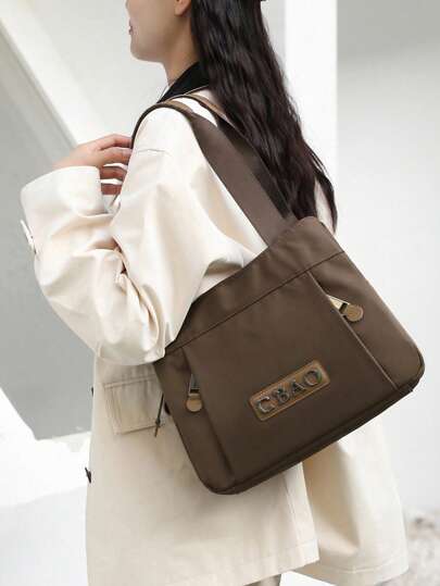 حقيبة كتف للنساء باللون البني الداكن، ذات سعة كبيرة وشكل مربع، متعددة الجيوب، مصنوعة من نايلون مقاوم للخدش، مناسبة للتسوق والخروج والتجمعات والتنقل، إنيقة وعصرية ذات طابع كاجوال، المقاس: 12.6 بوصة * 9.5 بوصة * 5.5 بوصة