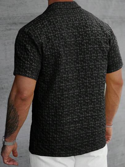 Manfinity Homme قميص كاجوال للرجال بلون سادة، ملمس نسيجي، أزرار، صيفي