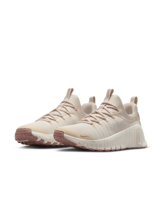 Nike حذاء تدريب Nike Free Metcon 6 مريح ومتعدد الاستخدامات ومقاوم للتآكل منخفض الارتفاع للنساء بيج FJ7126-011