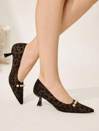 CUCCOO CHICEST أحذية كعب عالي للنساء بأصبع قدم مدبب باللون الفضي مع تصميم فريد من نوع الحزام المتقاطع، مناسبة للعمل