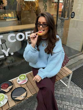 كنزة صوفية نسائية خريفية وشتوية بياقة طاقم، أكمام طويلة مبطنة، فضفاضة وكاجوال من نوع آخر، كتف منسدل من نوع الجمبسوت