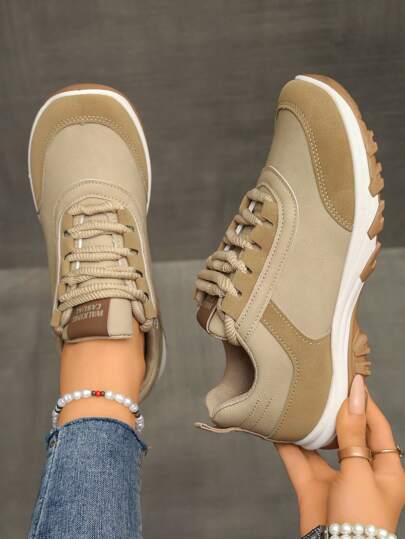 أحذية رياضية كاجوال للنساء ذات نعل سميك عتيق، موضة خريف 2025
