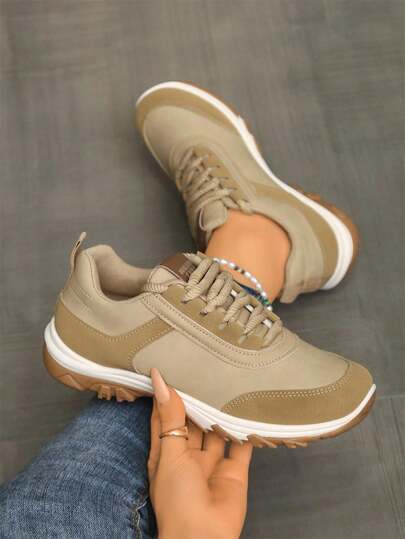 أحذية رياضية كاجوال للنساء ذات نعل سميك عتيق، موضة خريف 2025