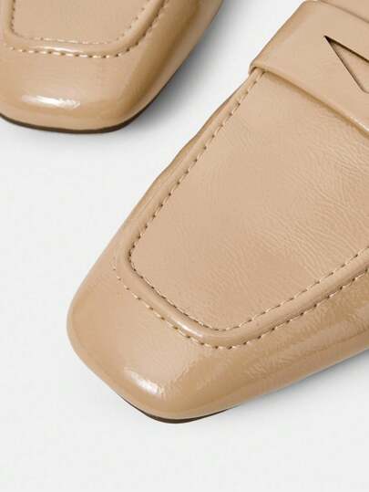 MOTF PREMIUM نعال نسائية مربعة الأصبع مسطحة وسهلة الارتداء، متعددة الاستخدامات وعصرية بتصميم بسيط، مناسبة للتنقل اليومي