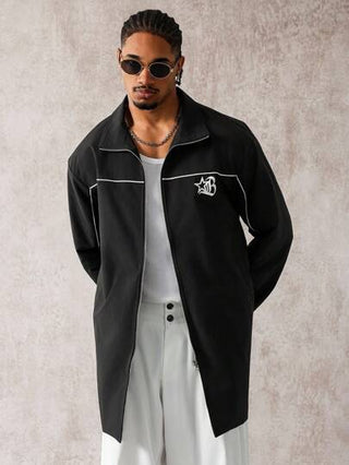 Manfinity Homme معطف رياح رجالي متوسط الطول مطبوع عليه حروف