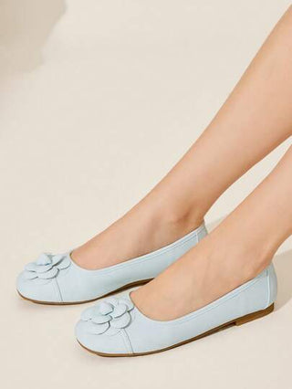 CUCCOO CHICEST أحذية بالرينا مربعة الأصبع مزينة بالزهور للنساء، أنيقة وحلوة للتنقل، رومانسية وراحة كلاسيكية، من جلد اصطناعي بلون أزرق فاتح، سهلة الارتداء للشاي بعد الظهر والمواعيد والحفلات والعمل والمدرسة والعطلات، متعددة الاستخدامات