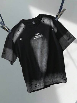 ROMWE MEN Street Life قميص تي شيرت قصير الأكمام مطبوع بطباعة الشارع الأمريكي، طراز سنوات 2000