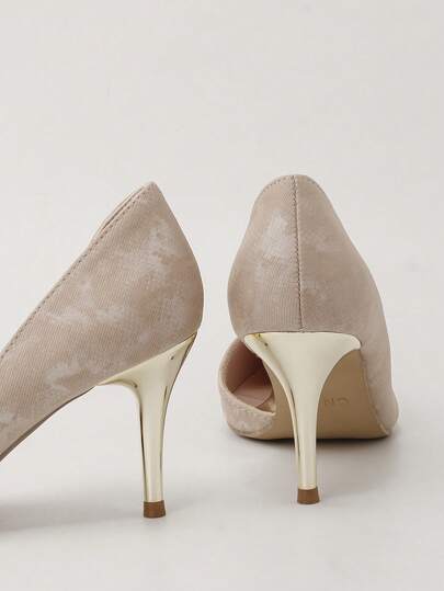 أحذية كعب عالي أنيقة للنساء موديل خريف/شتاء 2025 ذات تصميم أنيق بأصبع قدم مدبب وجوانب مفرغة وكعب رفيع