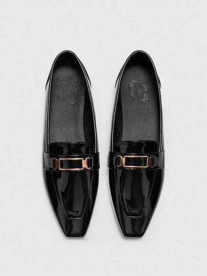 CUCCOO BIZCHIC حذاء مسطح بتزيين معدني للنساء للتنقل اليومي